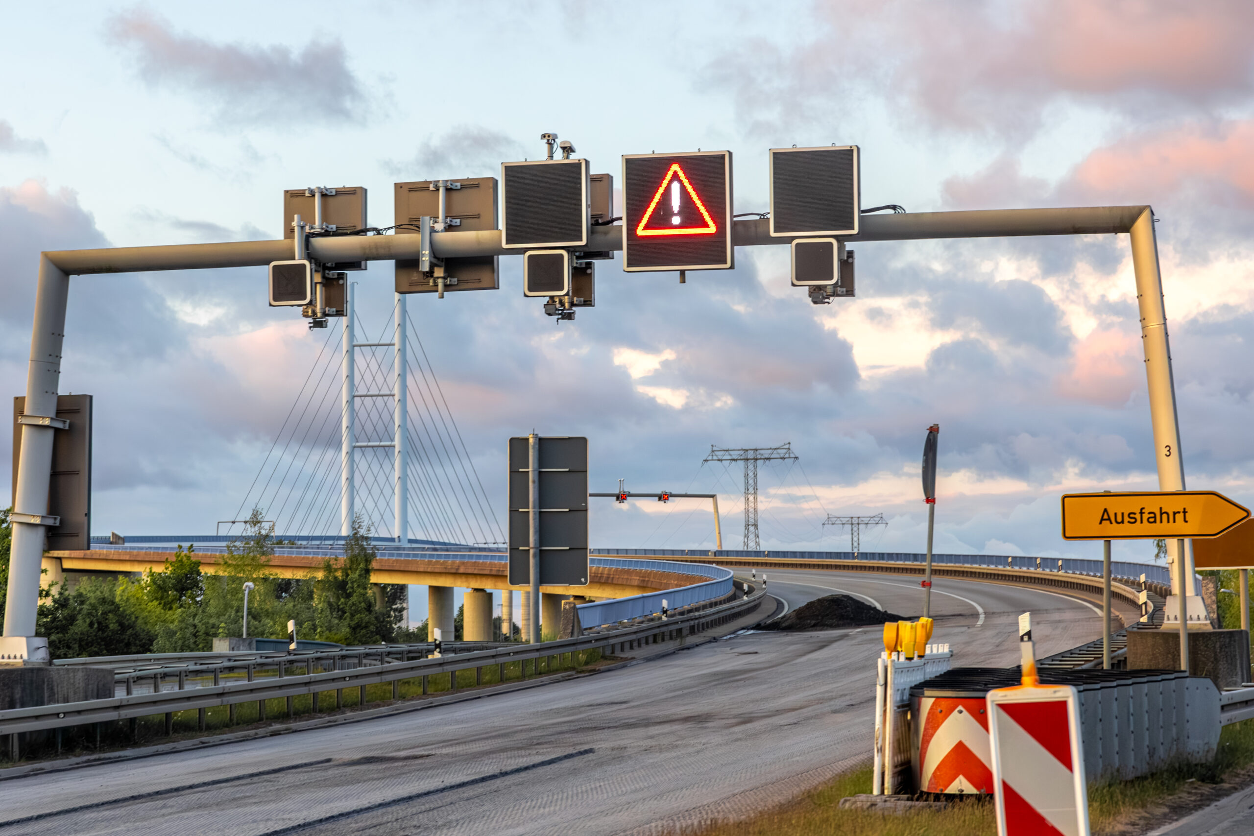 Highway reconstruction traffic warning signs